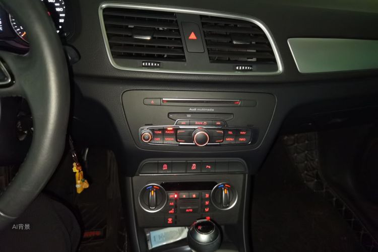 Audi Q3 2019 car image #15