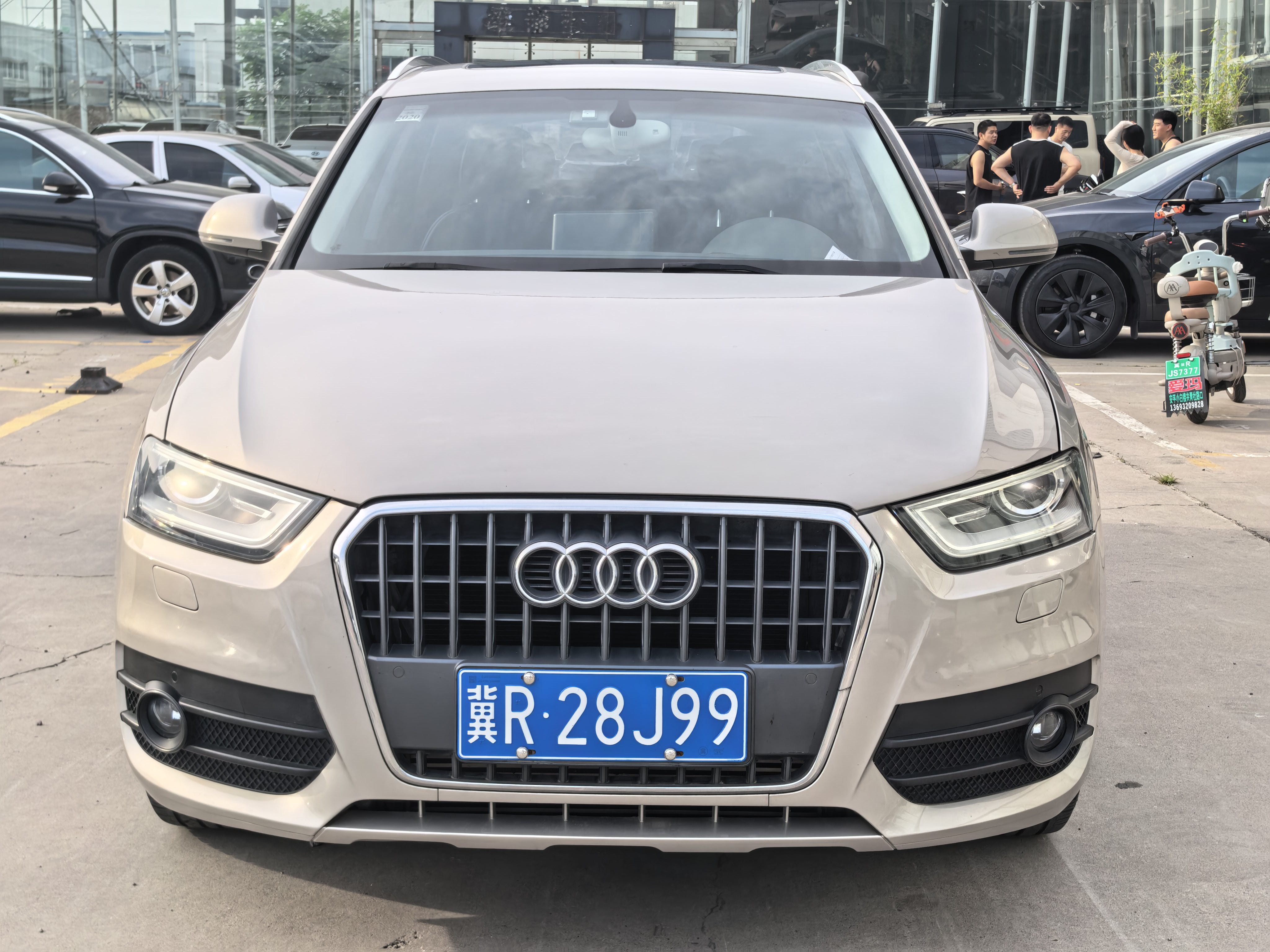 Audi Q3 2014 car image #2