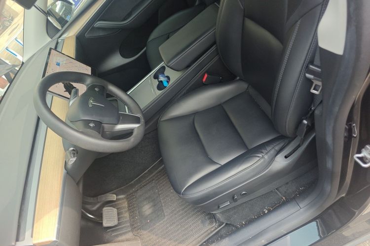Tesla Model Y 2022 car image #15