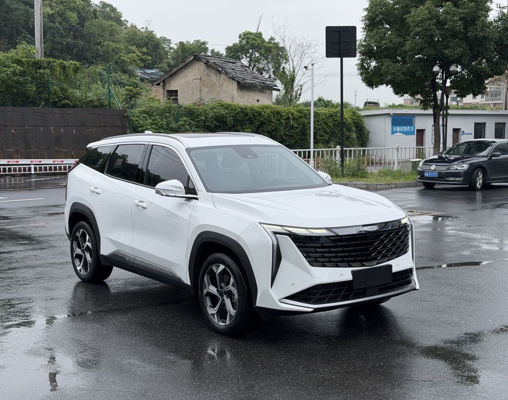 GEELY Boyue L 2023 car image #3