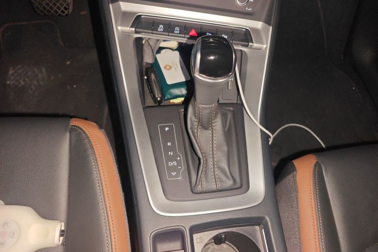 Audi Q3 2021 car image #14