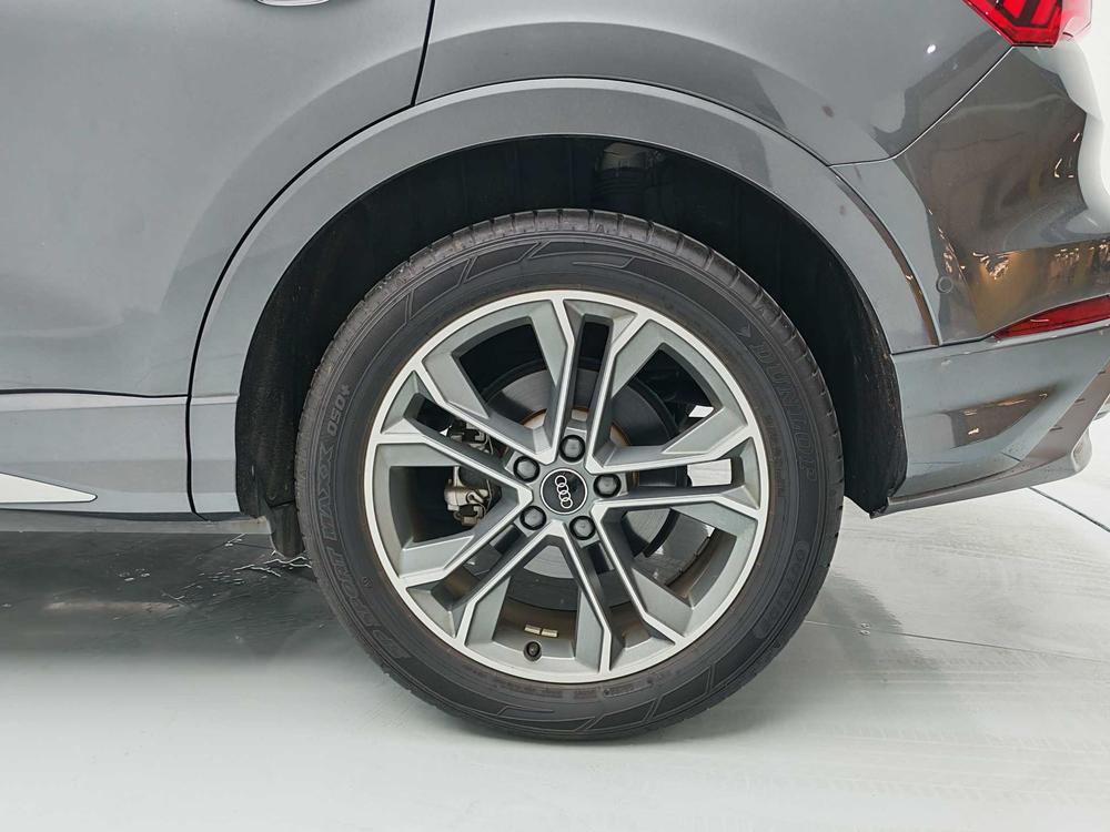 Audi Q3 2022 car image #9