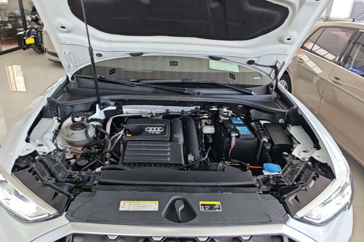 Audi Q3 2019 car image #20