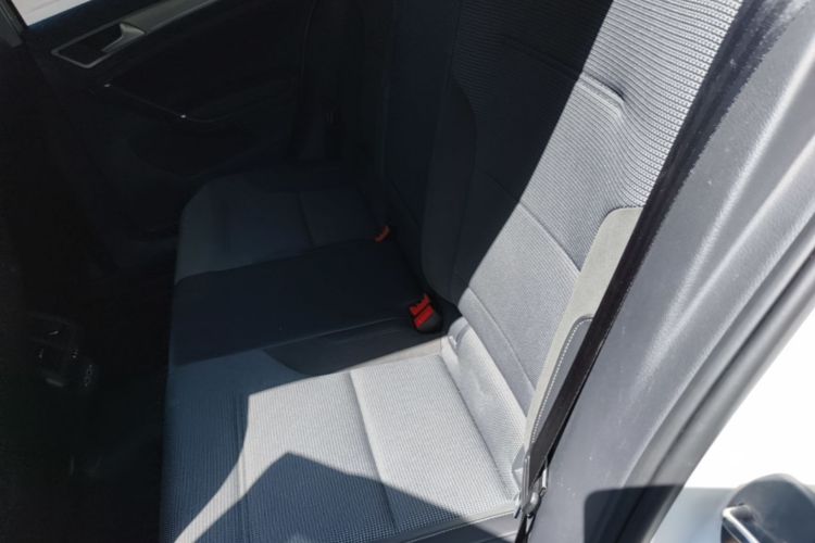 Volkswagen Golf 2019 car image #13