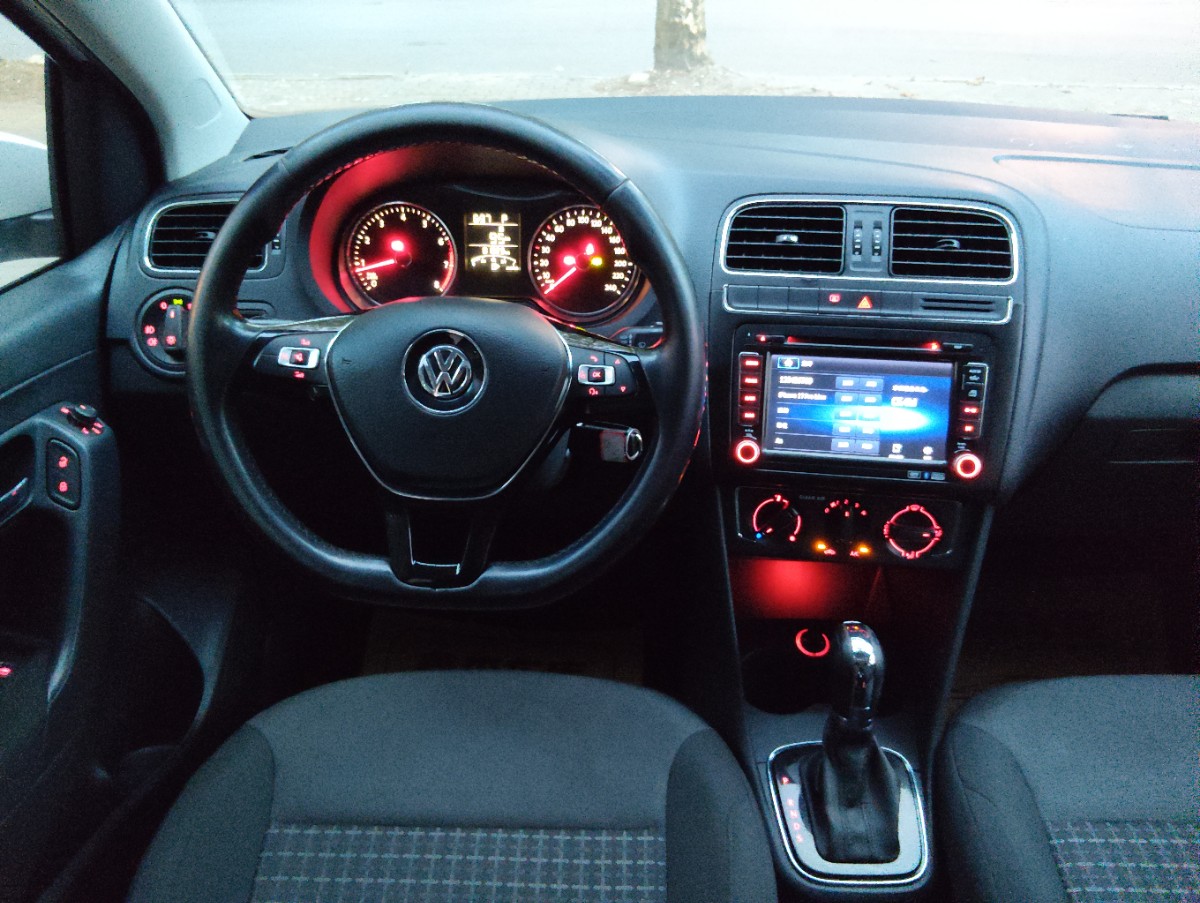 Volkswagen Polo 2016 car image #6