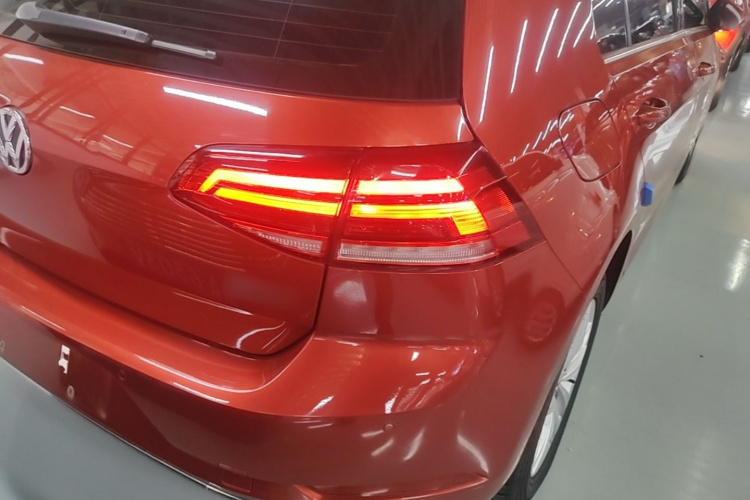 Volkswagen Golf 2019 car image #8