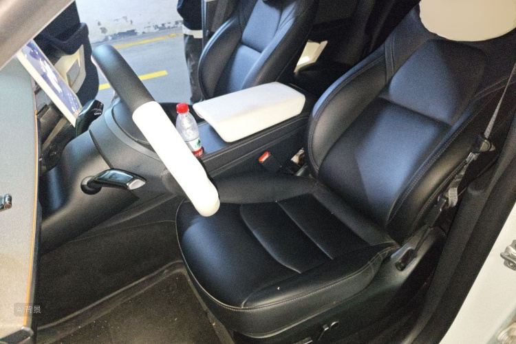 Tesla Model Y 2024 #17 Tesla Model Y 2024 car image #17