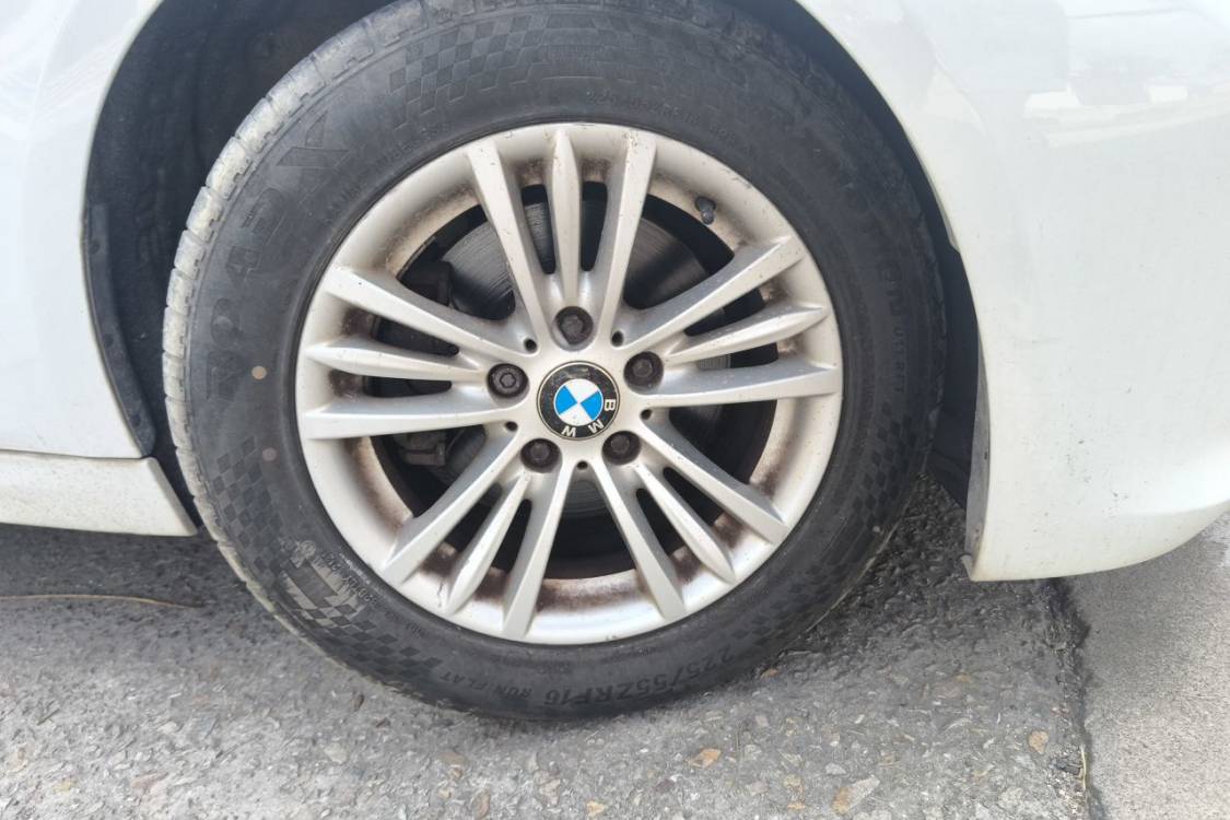 BMW 3 Series 2013 car image #9