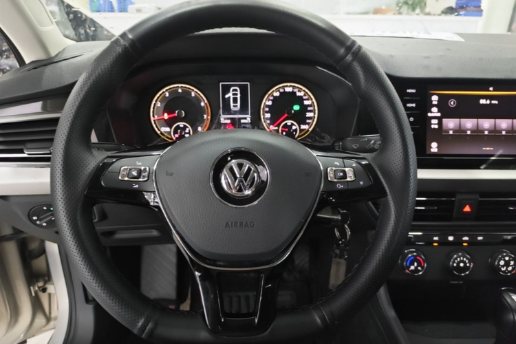 Volkswagen Lavida 2019 #11 Volkswagen Lavida 2019 car image #11