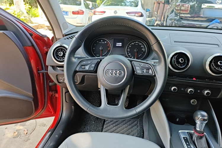 Audi A3 2019 immagine di auto #11
