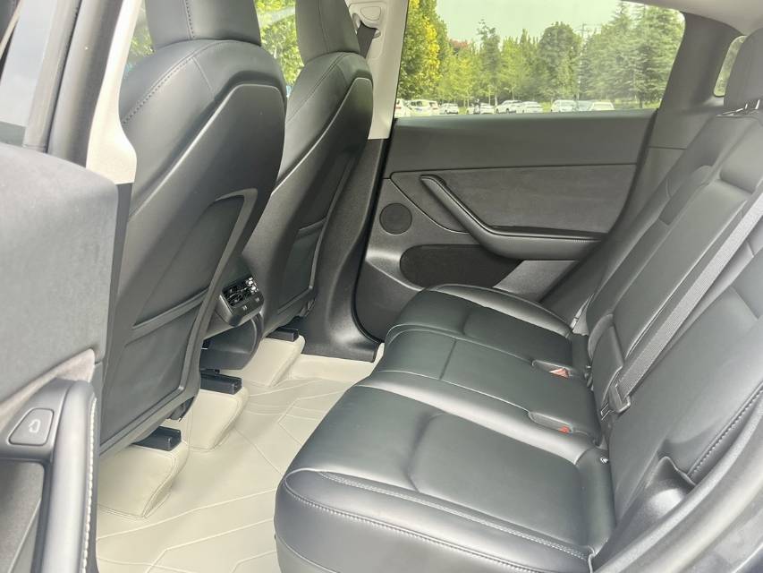 Tesla Model Y 2024 #4 Tesla Model Y 2024 car image #4