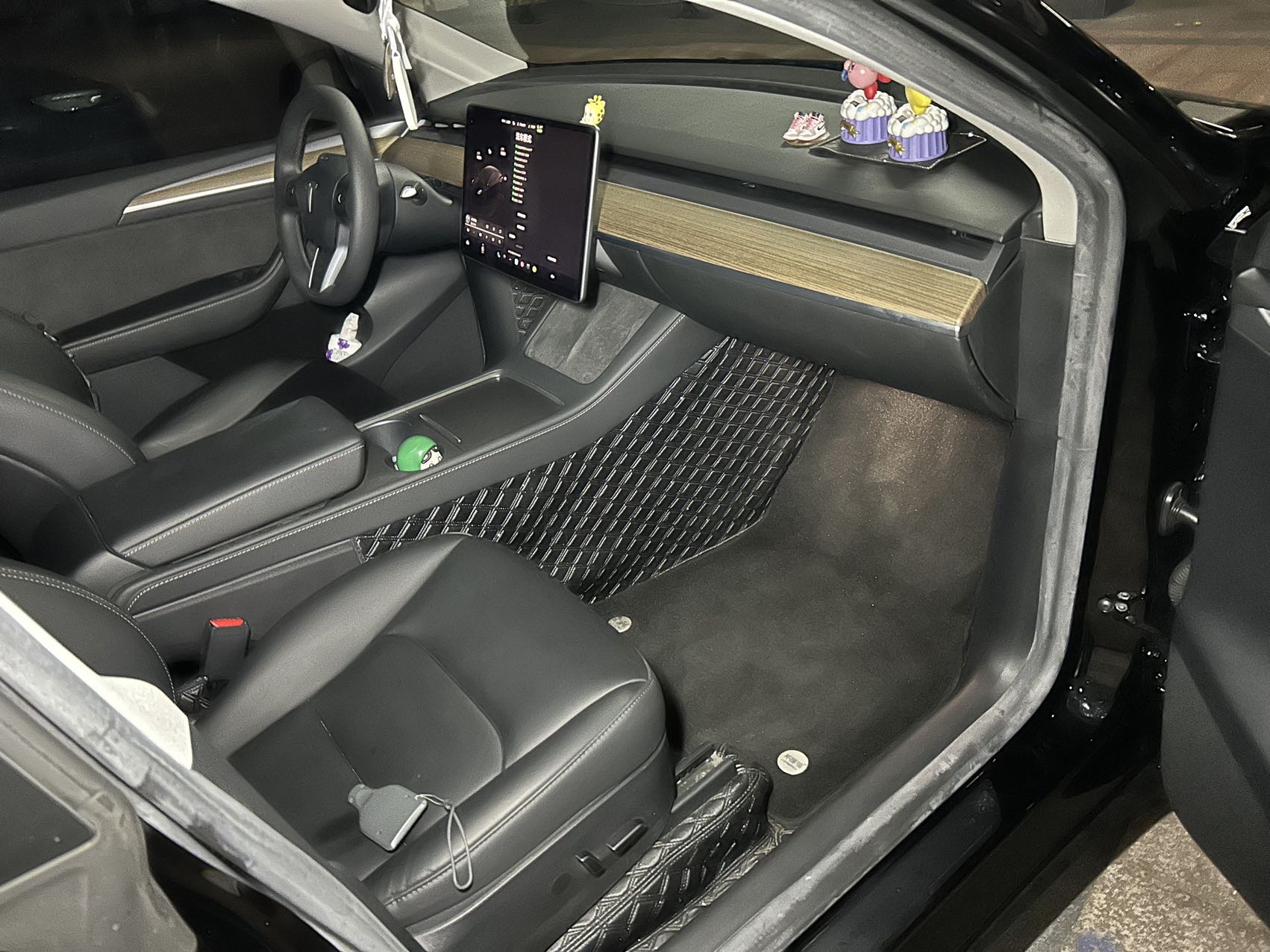 Tesla Model Y 2022 #5 Tesla Model Y 2022 car image #5