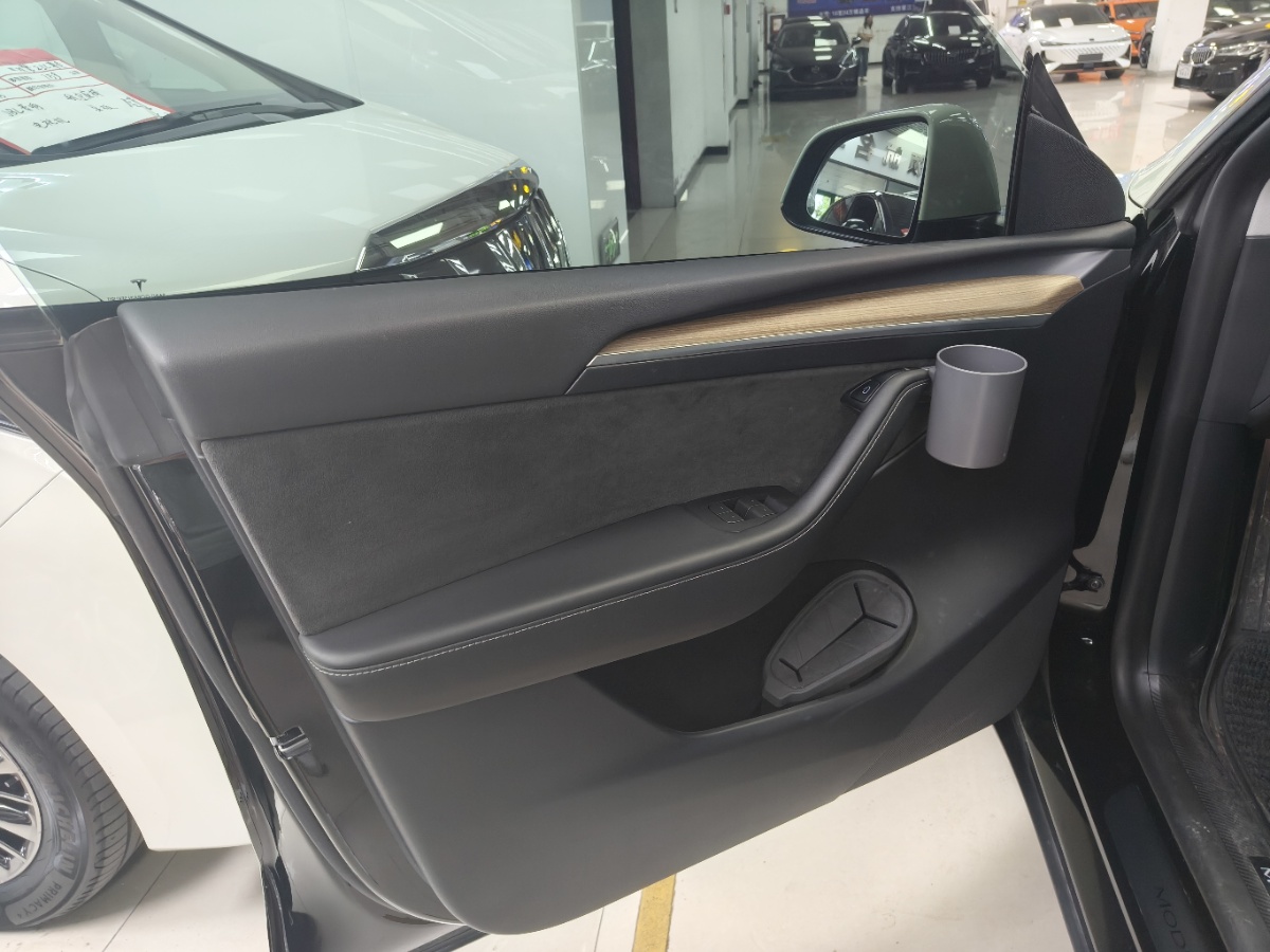 Tesla Model Y 2022 #6 Tesla Model Y 2022 car image #6