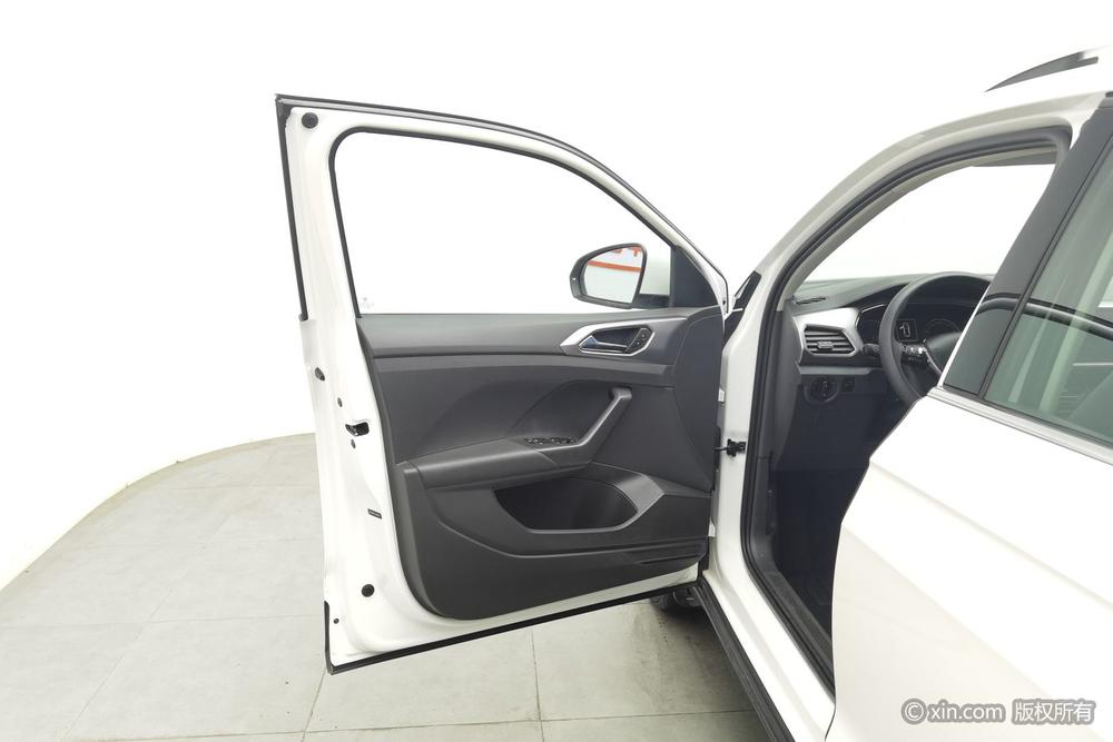 Volkswagen T-Cross 2020 #22 Volkswagen T-Cross 2020 car image #22