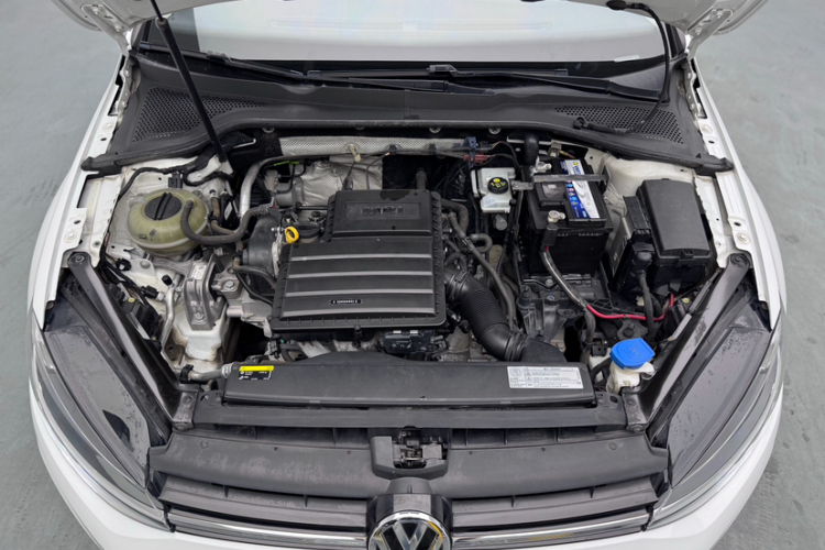 Volkswagen Golf 2018 car image #22