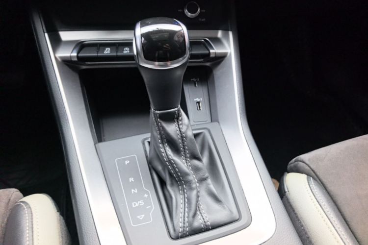 Audi Q3 2019 #14 Audi Q3 2019 car image #14