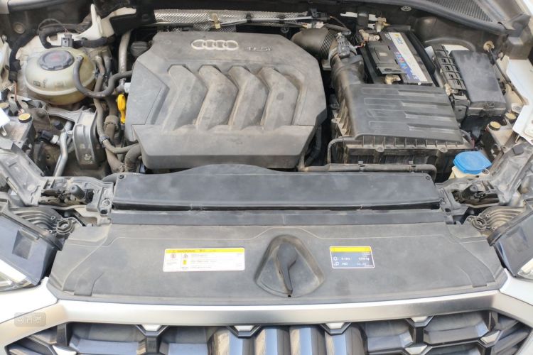 Audi Q3 2019 car image #22