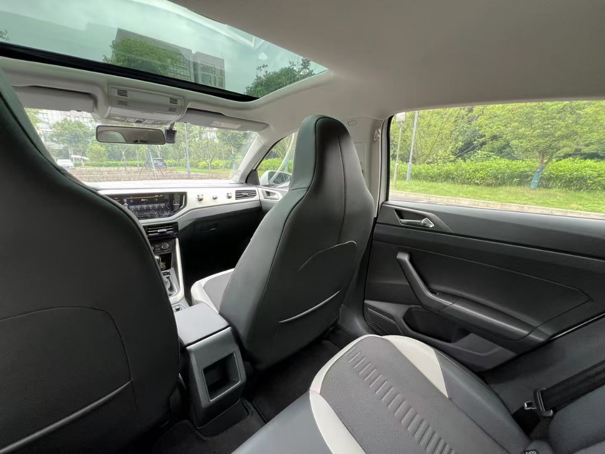 Volkswagen Polo 2023 car image #3