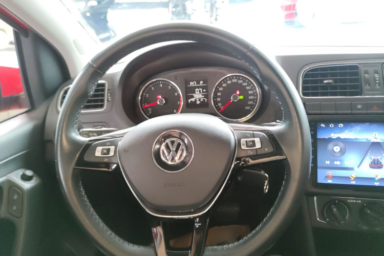 Volkswagen Polo 2016 car image #15