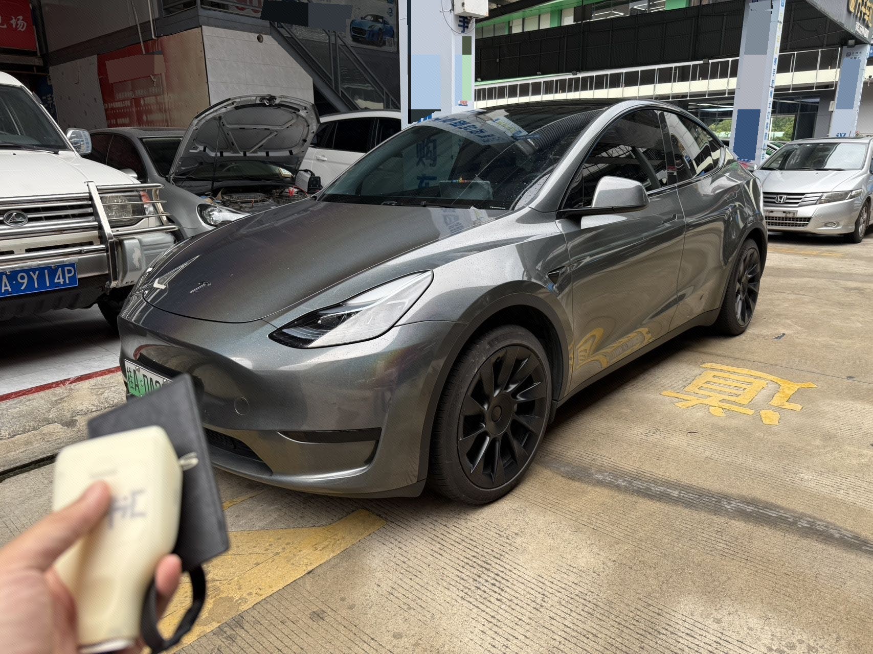 Tesla Model Y 2023 car image 