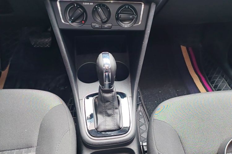 Volkswagen Polo 2016 car image #18