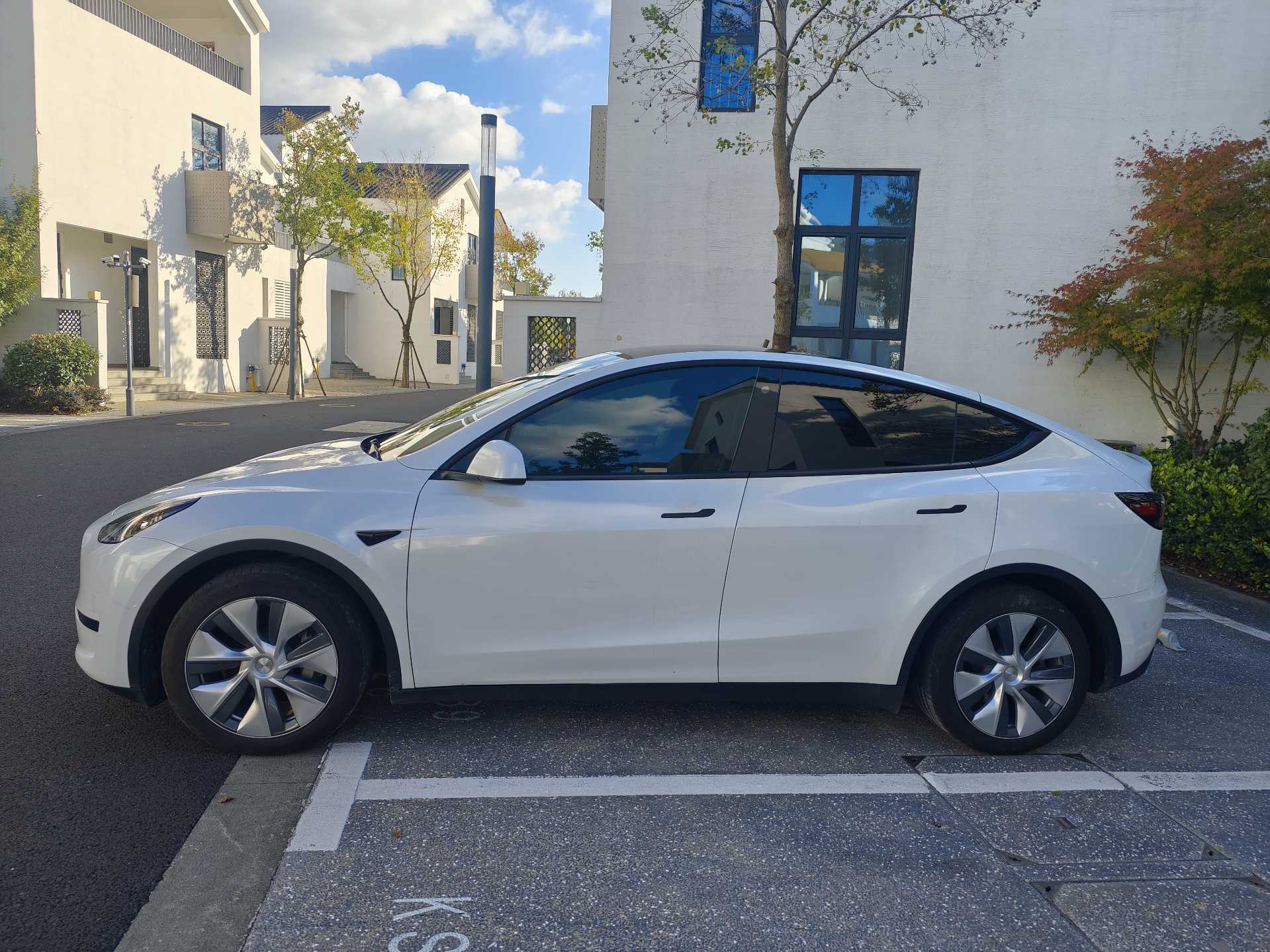 Tesla Model Y 2023 imagem de carro #9