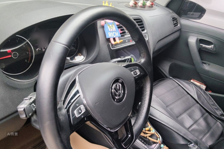 Volkswagen Polo 2019 car image #12