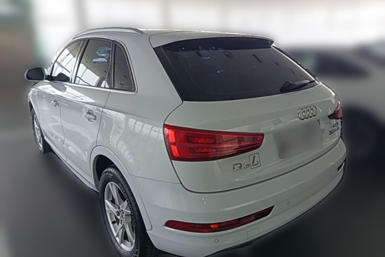 Audi Q3 2018 car image #5