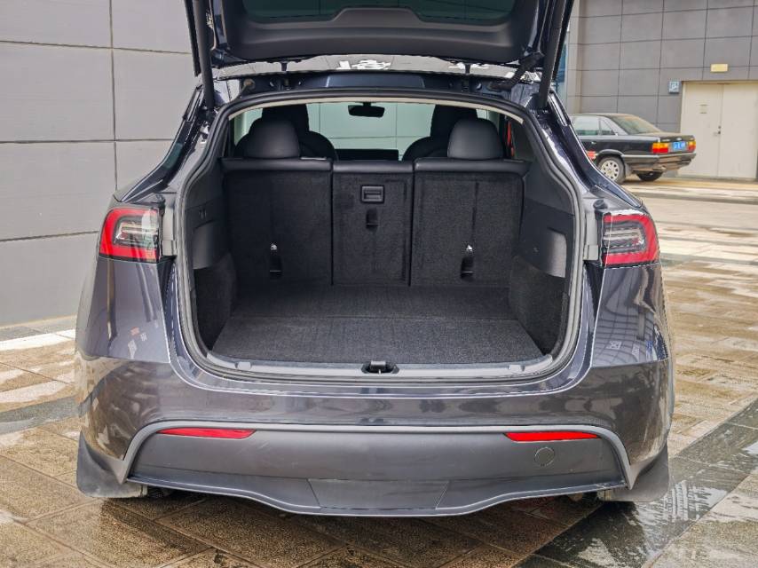 Tesla Model Y 2024 #8 Tesla Model Y 2024 car image #8