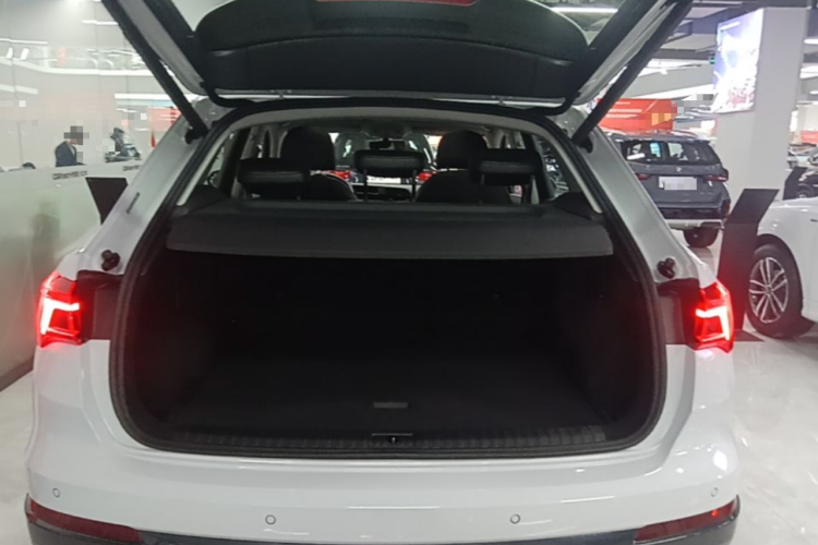 Audi Q3 2021 #19 Audi Q3 2021 изображение автомобиля #19