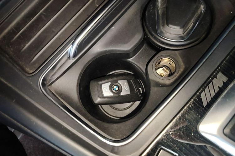 BMW 3 Series 2017 #9 BMW 3 Series 2017 car image #9