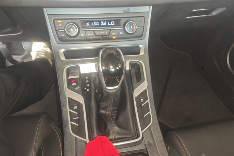 GEELY Emgrand 2019 car image #16