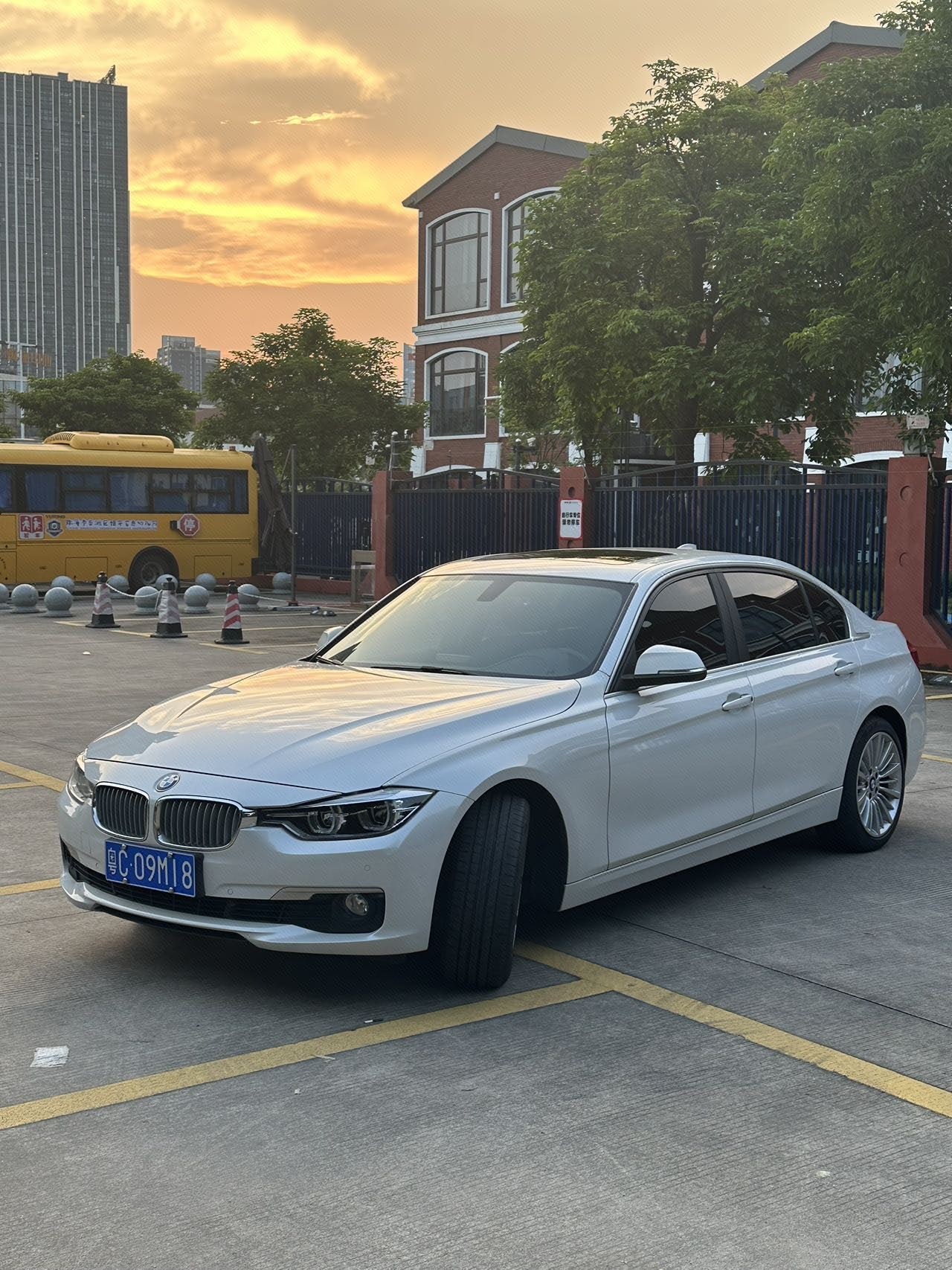 BMW 3 Series 2018 car image 