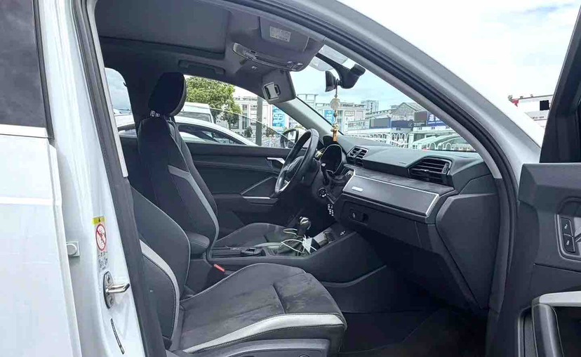 Audi Q3 2023 car image #3