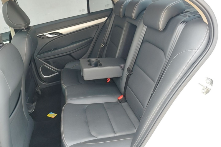 GEELY Emgrand 2019 #13 GEELY Emgrand 2019 car image #13