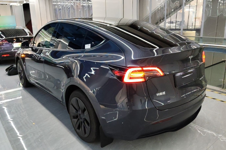 Tesla Model Y 2024 car image #7