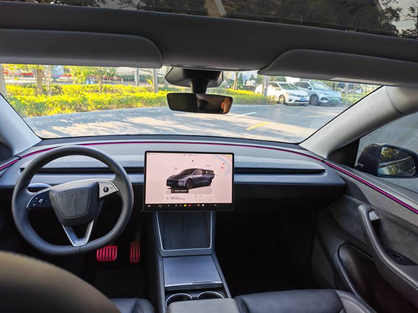 Tesla Model Y 2025 #6 Tesla Model Y 2025 car image #6