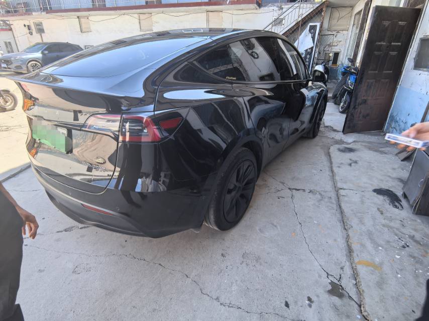 Tesla Model Y 2023 #3 Tesla Model Y 2023 car image #3