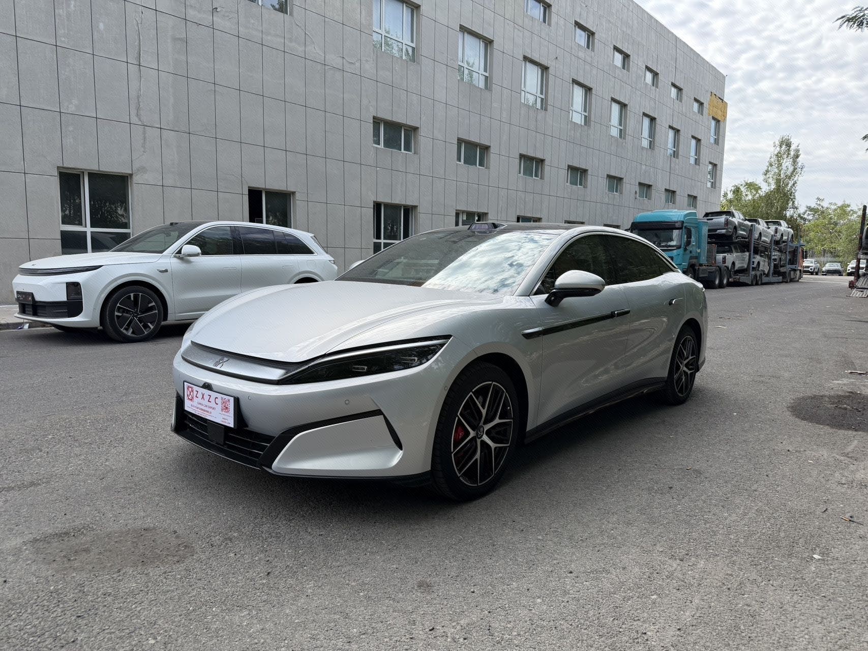BYD HanL 2025 BYD HanL 2025 car image