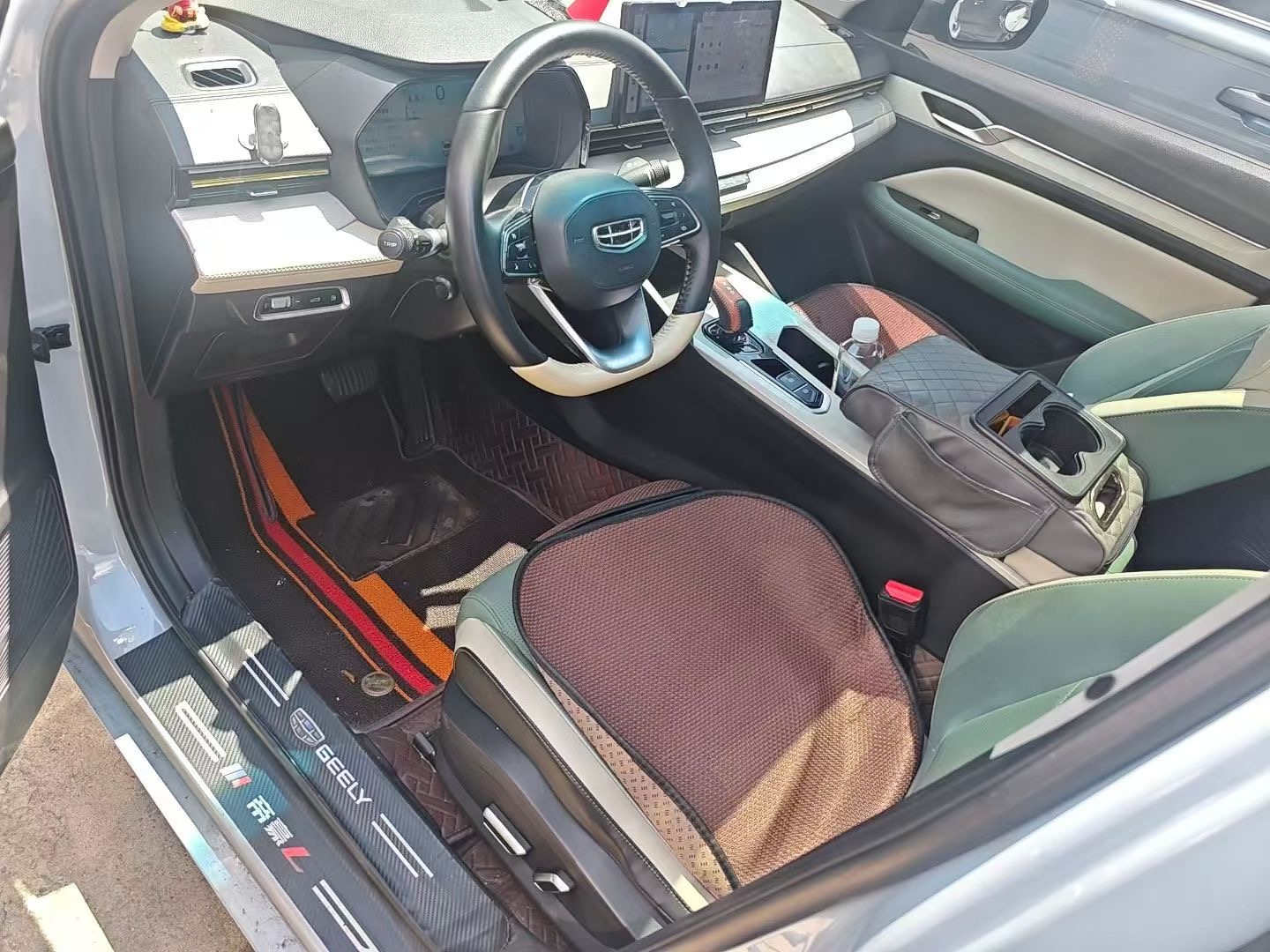 2023 car image #6