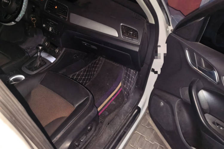 Audi Q3 2017 car image #21