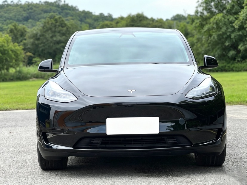 Tesla Model Y 2023 صورة سيارة #2