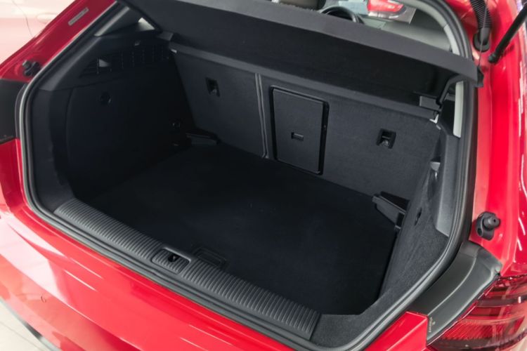 Audi A3 2019 car image #19