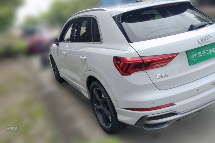 Audi Q3 2022 car image #5