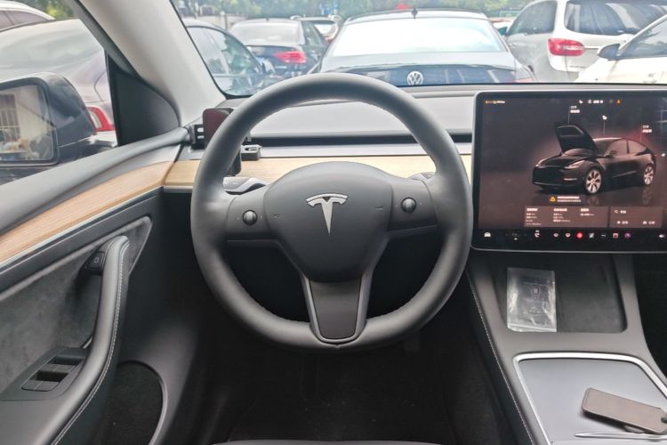 Tesla Model Y 2023 #13 Tesla Model Y 2023 car image #13