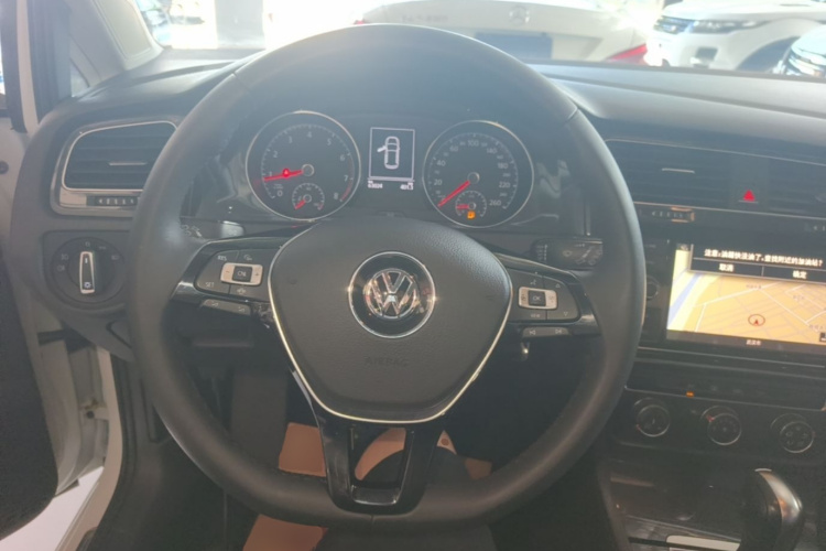 Volkswagen Golf 2019 car image #11