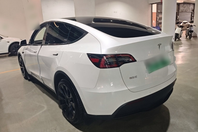 Tesla Model Y 2023 car image #5