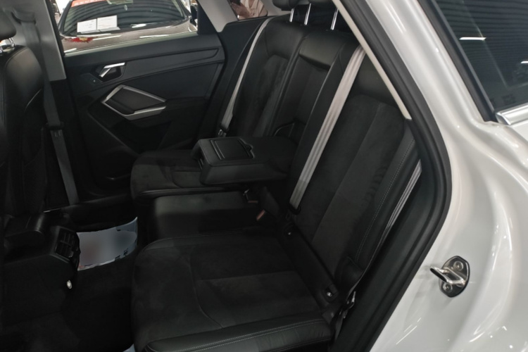 Audi Q3 2020 immagine di auto #13