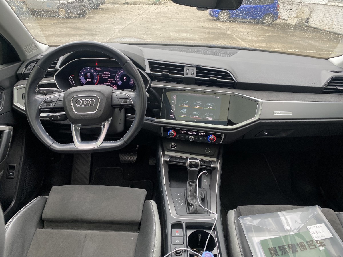Audi Q3 2021 car image #5