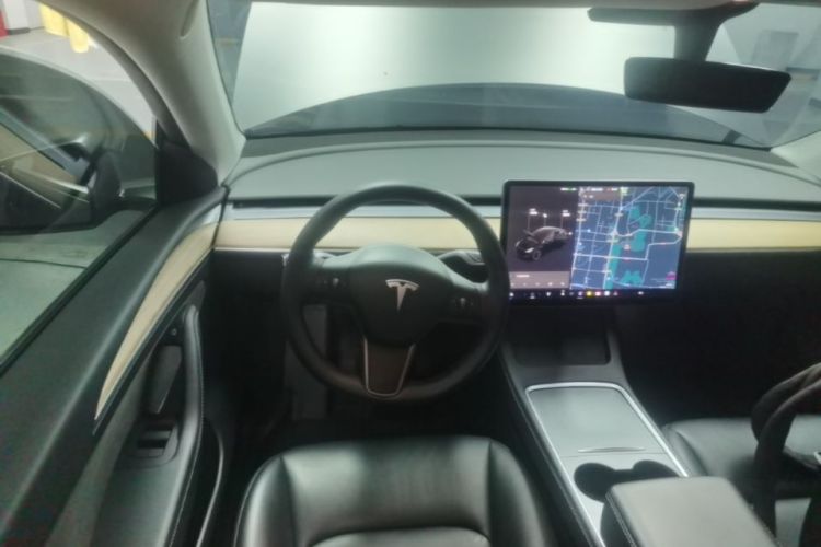Tesla Model Y 2021 car image #11